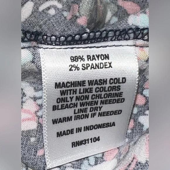 Crown & Ivy Multicolor Sleeveless Top Ruffle Tassels NWT - Picture 4 of 5